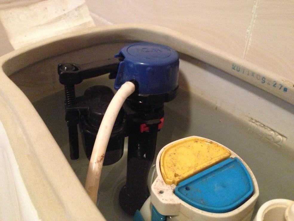 抽水马桶水箱一直流水怎么修理（抽水马桶水箱一直流水怎么修）(图6)