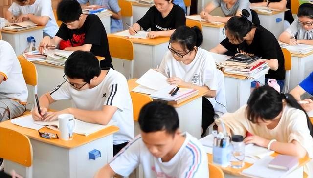女孩子读什么专业比较好找工作（女生应该学什么专业好）(图5)