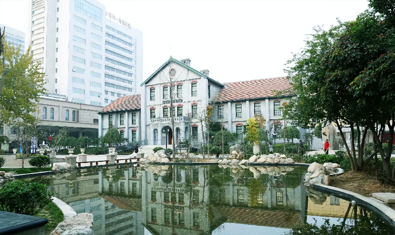 新乡医学院到底是一本还是二本（新乡医学院是一本还是二本）(图2)