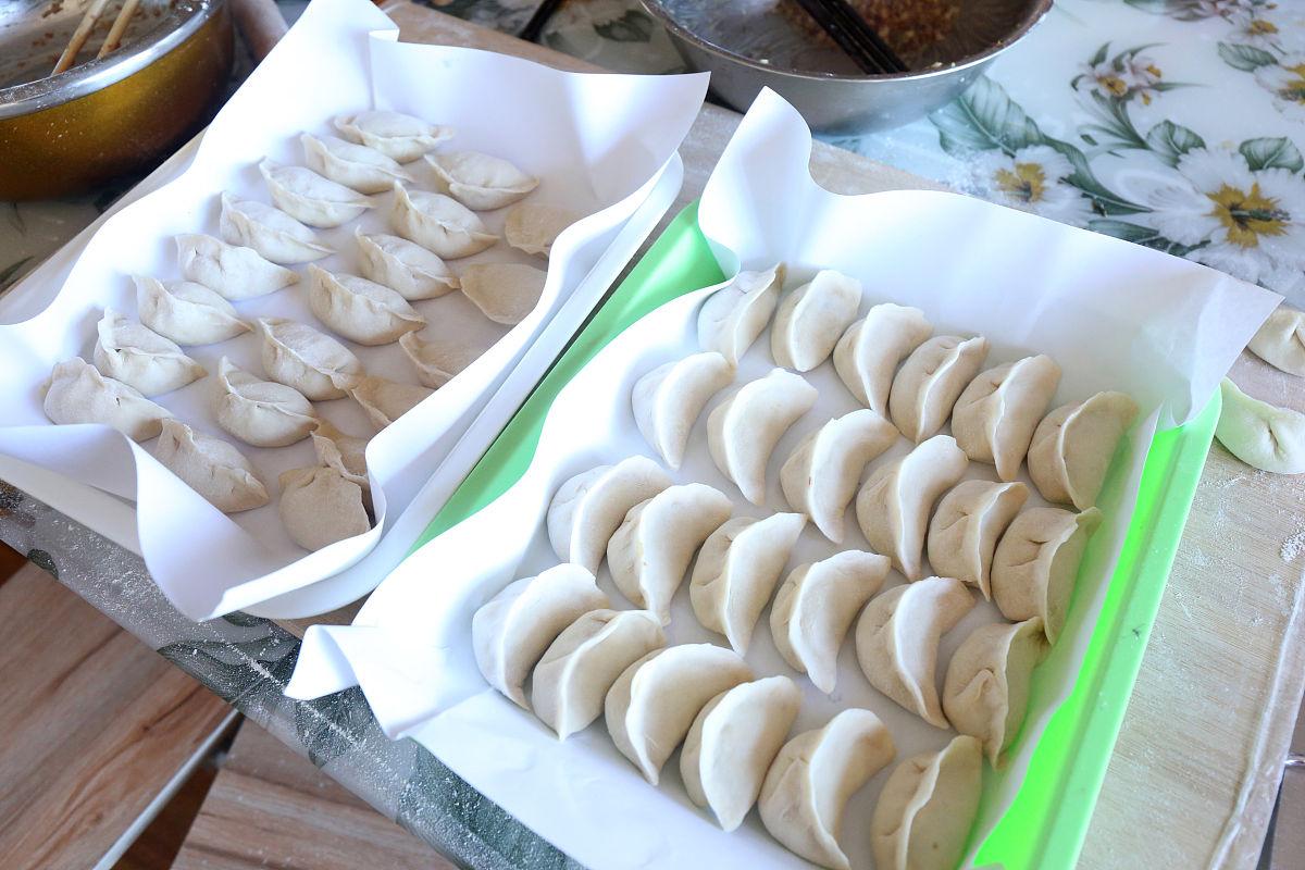 饺子冻成一大坨了怎么吃（饺子冻成一大坨了怎么分开）(图3)