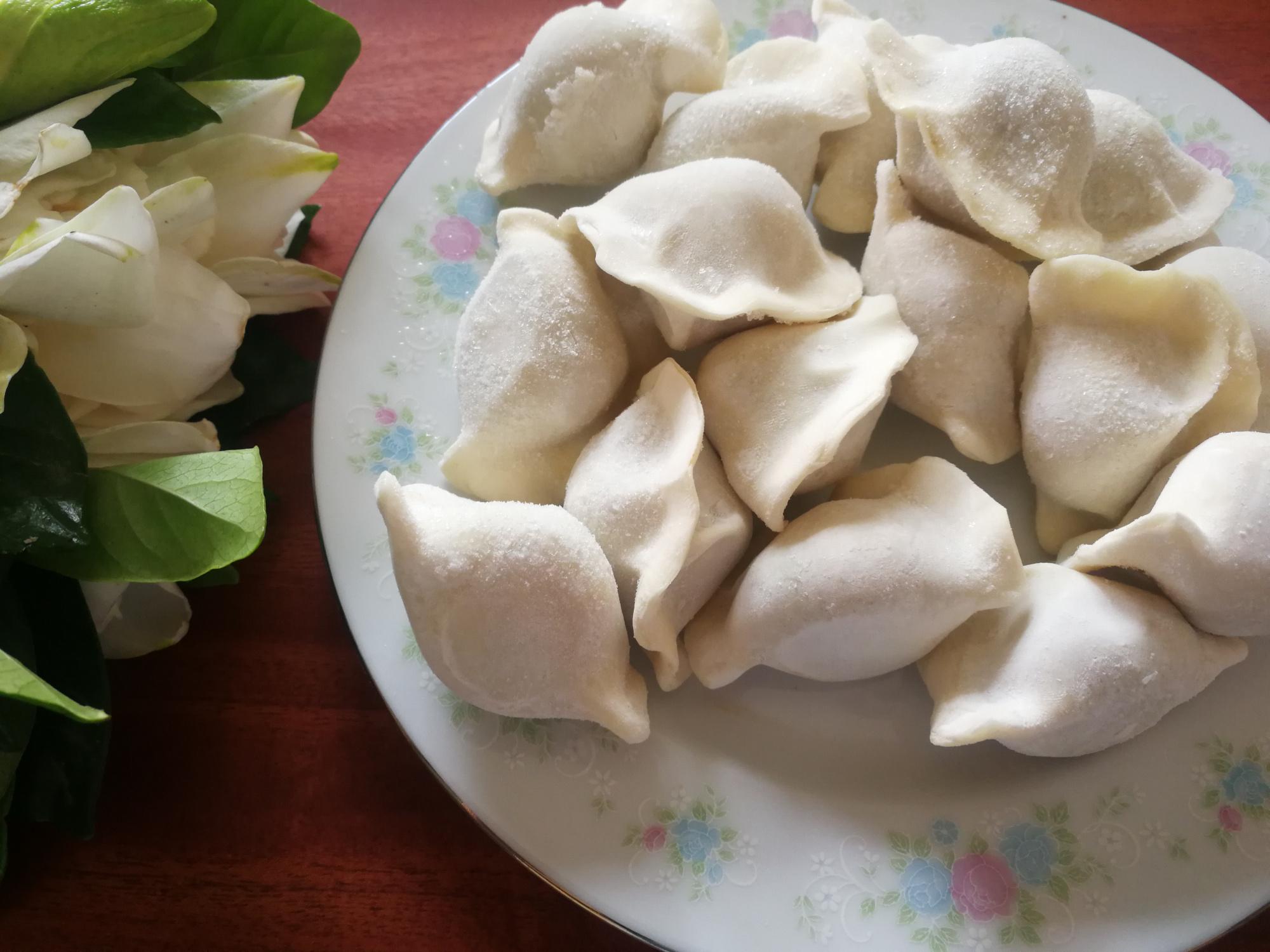 饺子冻成一大坨了怎么吃（饺子冻成一大坨了怎么分开）(图2)