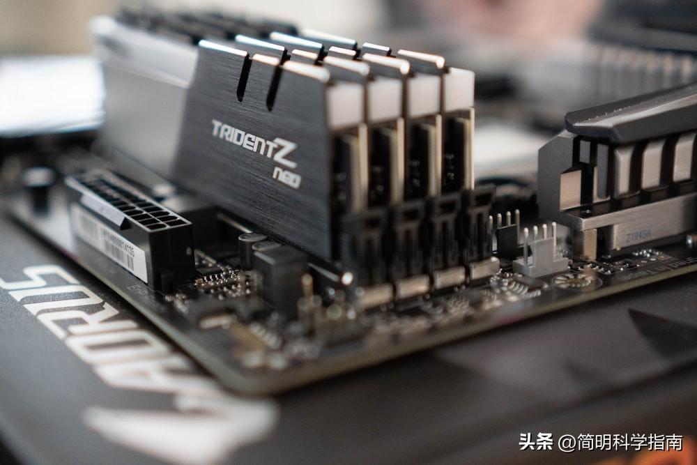 电脑内存8g够用不（电脑8g内存够用吗）(图1)