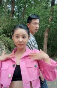 ​央视主持人李小萌，央视记者李小萌(央视主持人李小萌个人资料)