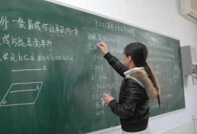 ​建议取消教师带薪寒暑假(教师取消寒暑假改成朝九晚五)