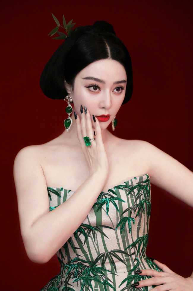 猛虎出山！范冰冰亮相戛纳红毯 中国风造型太惊艳