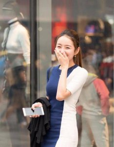 ​如果前任突然抱住你,你只能说三个字,你会说什么?(如果前任突然拥抱你)