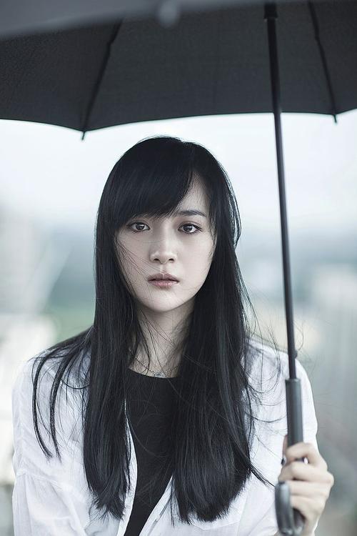 李依伊，李依伊个人资料简介(李依依的个人资料)