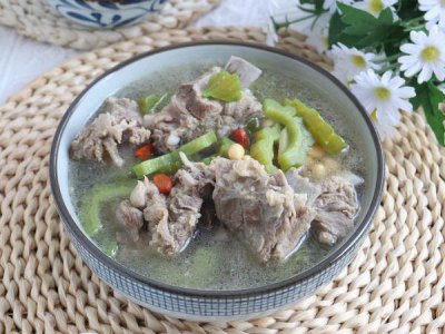 ​苦瓜排骨黄豆汤(苦瓜排骨黄豆汤里面可以搭配什么)