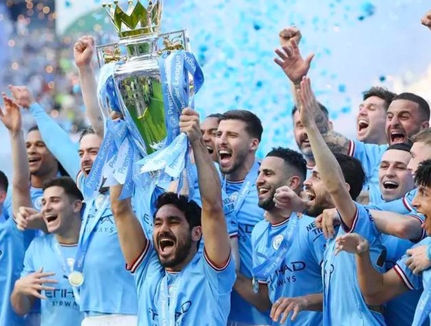 英超三连冠！ 曼城1-0切尔西主场庆祝夺冠  