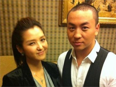 ​释小龙跟何洁，释小龙与何洁为啥分(释小龙的老婆是何洁吗)