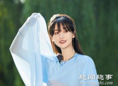 ​郑爽回应转卖节目道具，郑爽直播事(郑爽道具事件)