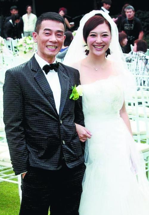 陈小春的老婆是谁，陈小春和妻子(陈小春和他的老婆)