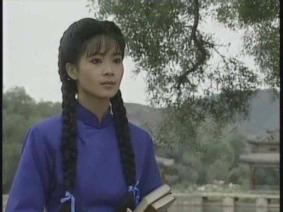 俞小凡年轻时的照片,她和老公翁家明现状如何？本文共（1322字）
