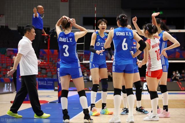 中国女排完胜日本获4连胜 3比0横扫日本女排！