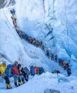 ​攀登珠峰，世界上最贵最危险的运动