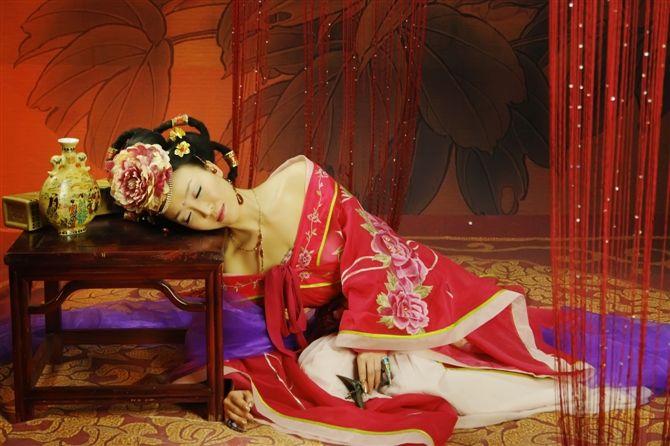 中国古代四大美女中羞花是指谁_杨玉环个人资料