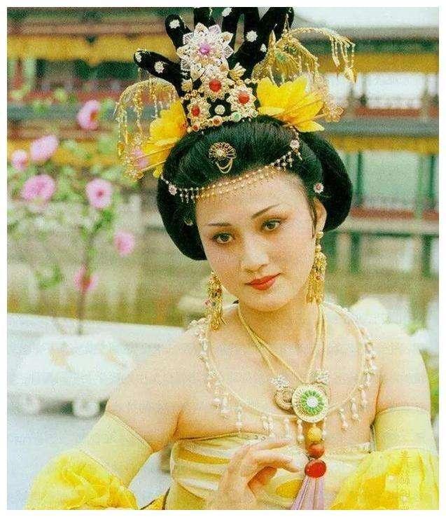 中国古代四大美女中羞花是指谁_杨玉环个人资料