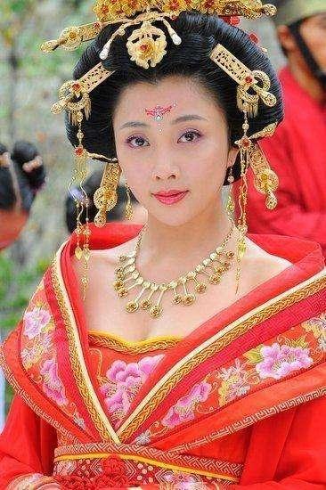 中国古代四大美女中羞花是指谁_杨玉环个人资料