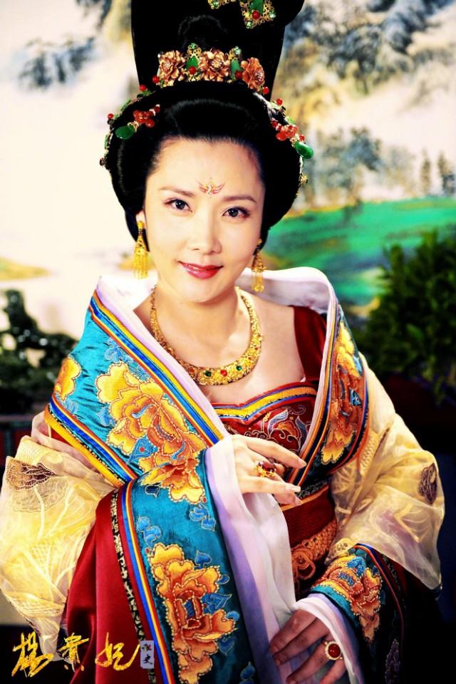 中国古代四大美女中羞花是指谁_杨玉环个人资料