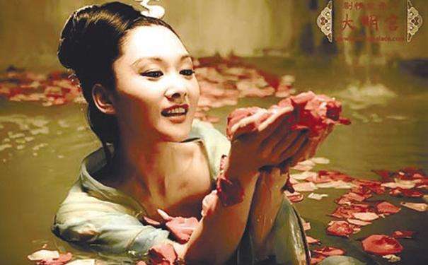 中国古代四大美女中羞花是指谁_杨玉环个人资料