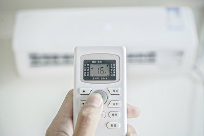 ​电是谁发现的