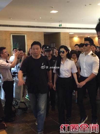 李晨支持范冰冰马震激情戏 范冰冰李晨甜蜜约会范爷下跪照片