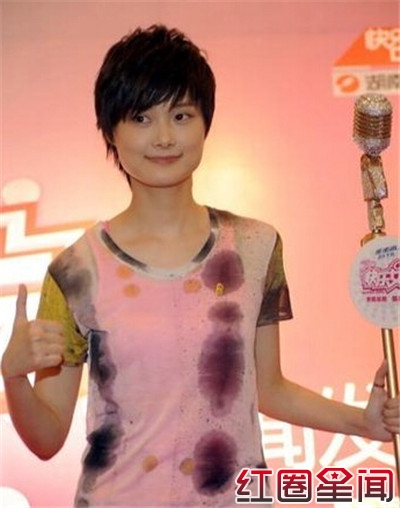 李宇春喂河马掉进沟里 李宇春和男友李炳辰结婚了吗