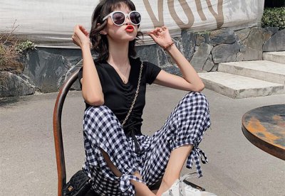 ​黑白格子裤子配什么上衣好看图片（格子裤子搭配上衣配色时髦）