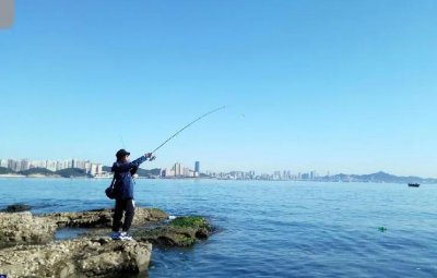 ​怎么看鱼漂知道鱼上钩图解（深入了解鱼漂反应解读技巧）