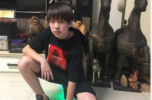 夏天是谁演的_小爸爸中的夏天长大模样