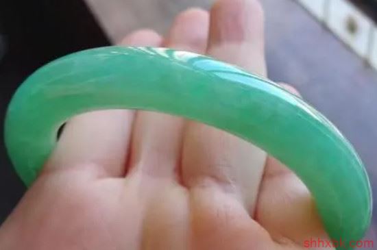怎样辨别玉手镯的真假和好坏