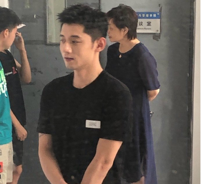 张继科毕业答辩 