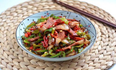 ​超下饭的辣椒炒腊肉的做法 烟熏的味道真不赖