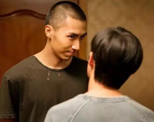 半个喜剧郑多多家是干嘛的 孙同为什么依赖郑多多