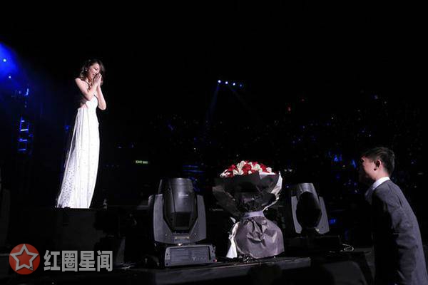 究竟邓紫棋是怎么出名的 邓紫棋被歌迷求婚不知如何应对