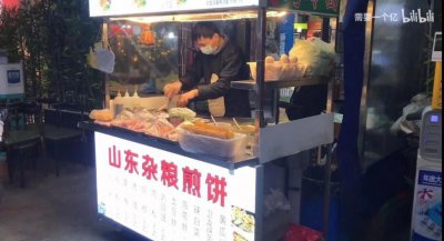 ​辞职摆摊，是年轻人新版“毒鸡汤”？