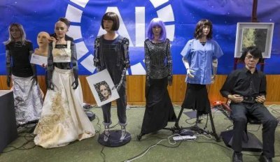 ​场面震撼！9 个“世界最强”机器人同登台，亮相联合国 AI 机器人发布会