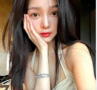 ​李现疑似恋情？ 网友扒与女网红“晓雪Winema”恋爱蛛丝马迹