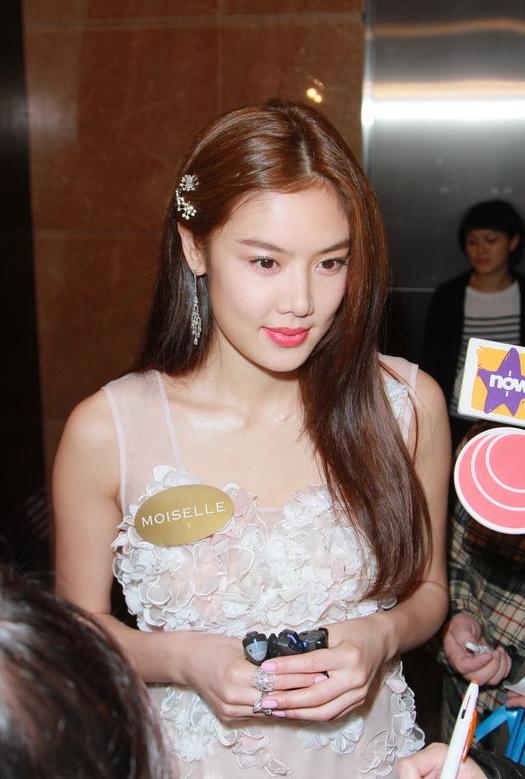 乐基儿为什么败光黎明（结婚四年花黎明7亿）(10)