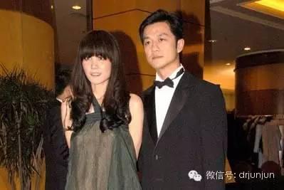 王菲和李亚鹏生活几年（王菲李亚鹏情史大揭秘）(1)
