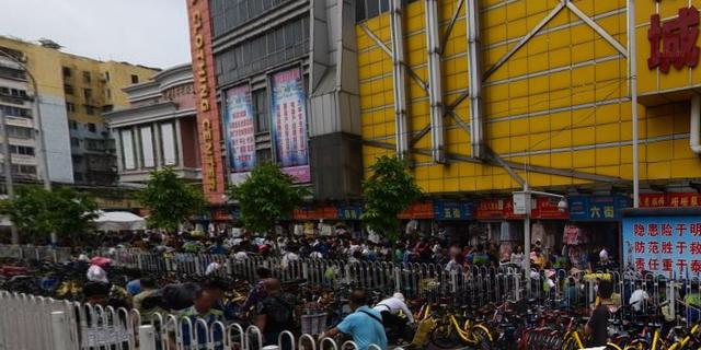 广州十三行服装批发市场能拿货吗（连十三行档口老板都来这里拿货卖）(6)