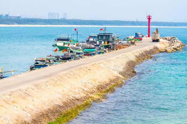 自驾三亚旅游攻略免费露营（三亚即将消失的渔村）(9)