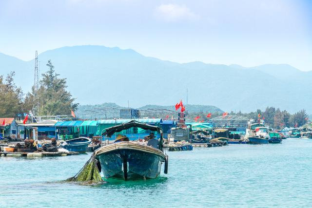 自驾三亚旅游攻略免费露营（三亚即将消失的渔村）(17)