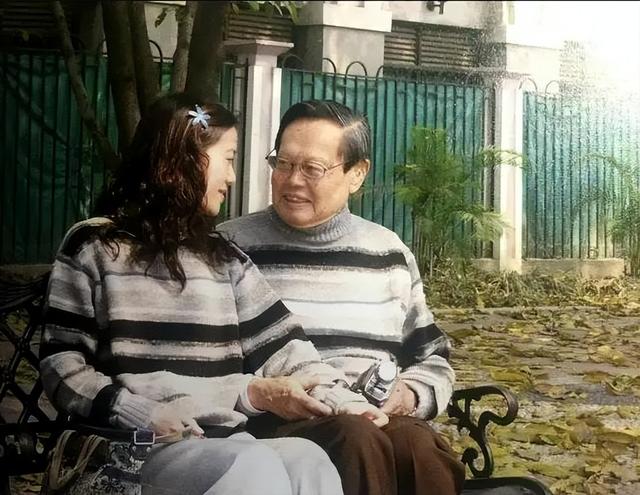 为什么说杨振宁有三个儿子（你只知杨振宁82岁娶妻）(10)