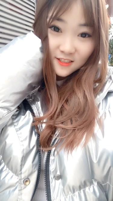 那双眼动人笑声更迷人是什么歌（这首歌的完整歌词）