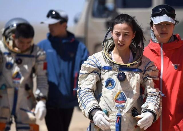 王亚平为什么被称为首位女航天员（最美女宇航员王亚平）(8)