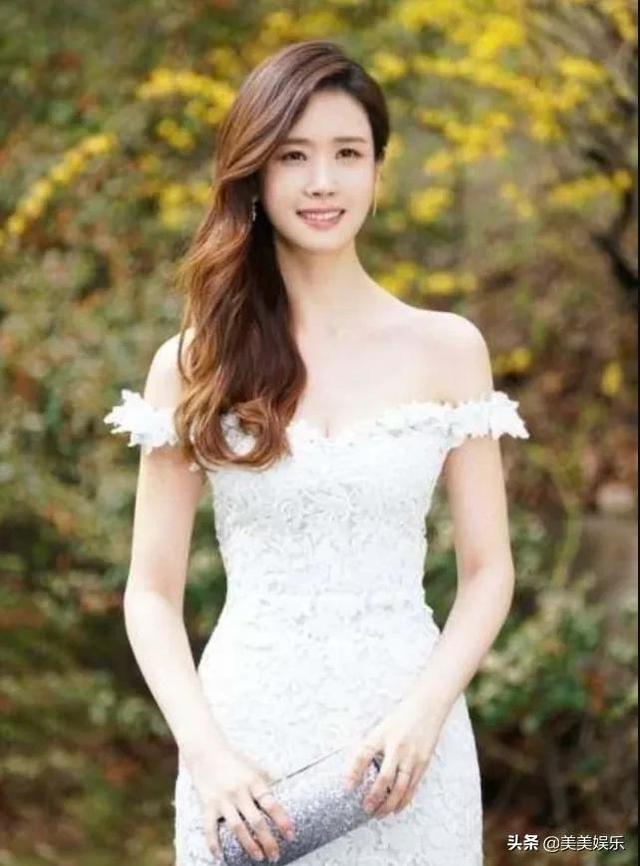 李易峰的女友个人资料简介（李易峰前女友晒婚纱照被疑结婚）(21)