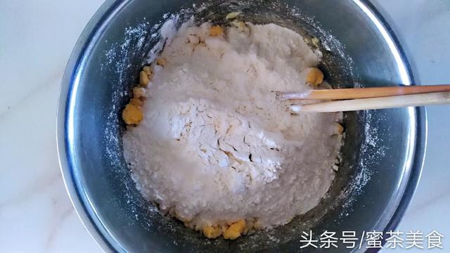 如何做出好吃的玉米面饼（简单易学还好吃）(5)