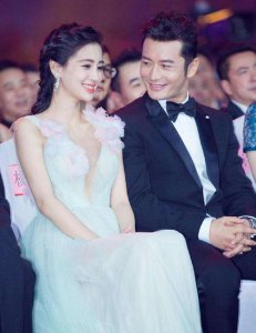 ​杨颖与黄晓明如何相遇（杨颖与黄晓明浪漫相伴10年）
