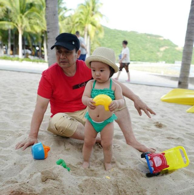 杨幂老爸是个宝藏中年人（杨幂爸爸生活悠闲惬意）(2)